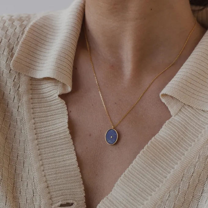 NASZYJNIK PUZDERKO; Z LAPIS LAZULI, SREBRNY POZŁACANY