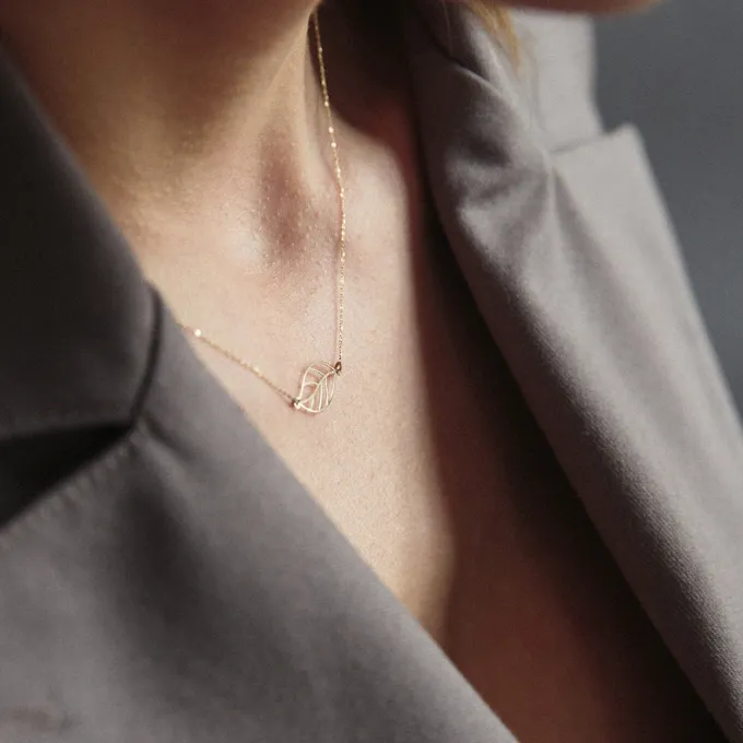 NASZYJNIK Z LISTKIEM; ZŁOTY