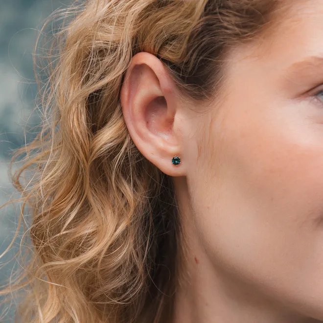 Kolczyki z topazem London Blue 3,8 mm; złote